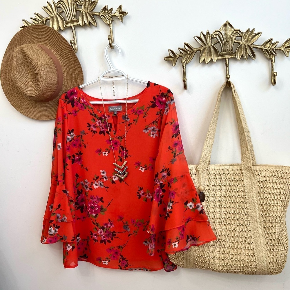 🪸🌺Coral floral belle sleeve top L - Picture 2 of 2